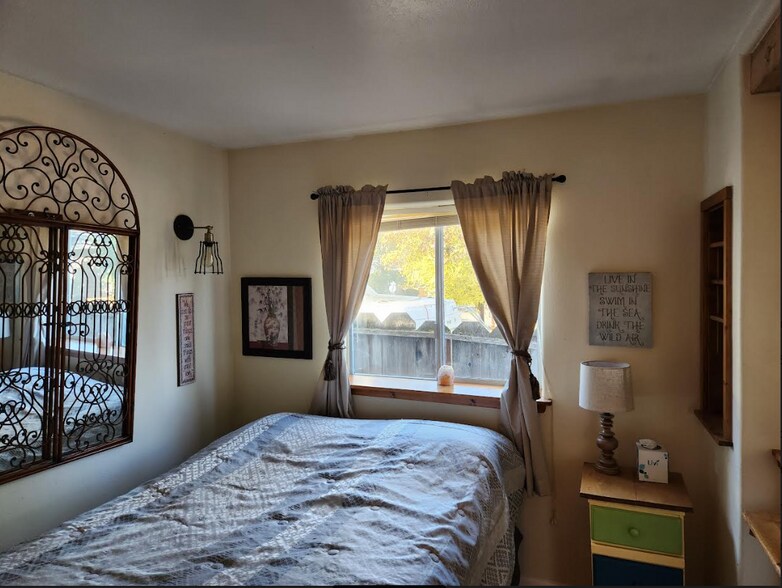 Building Photo - 370 S 5th St