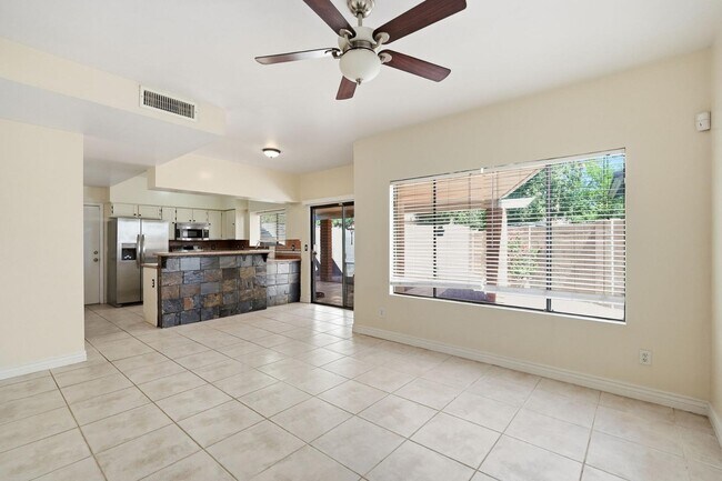 Building Photo - 1333 N Brittany Ln