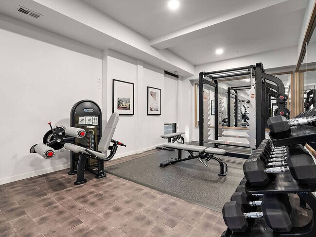 Building Photo - 402 NE 2nd St