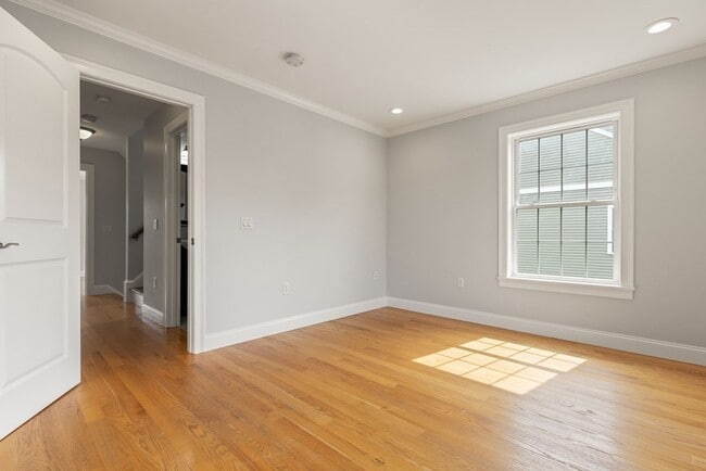 Building Photo - 58 Holton St