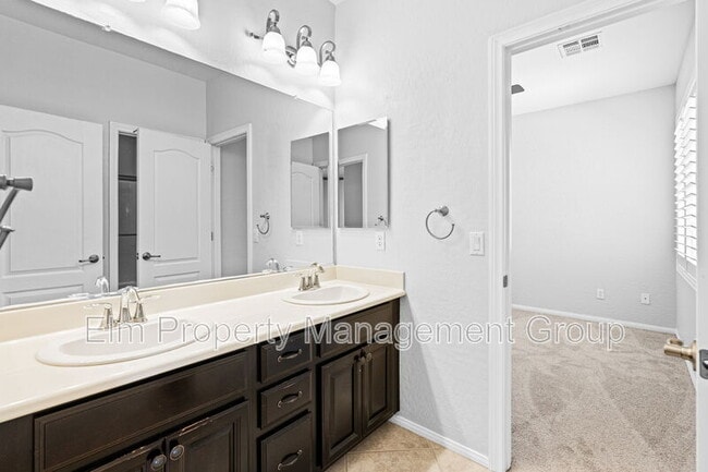 Building Photo - 10073 White Mulberry Dr