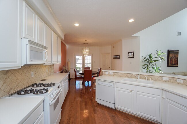 Building Photo - 1131 Enclave Square E
