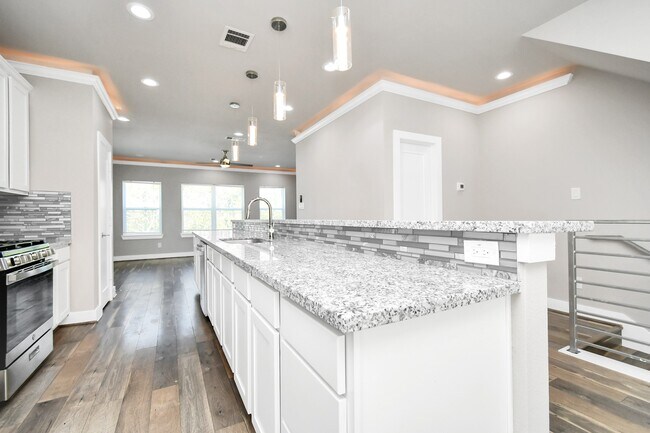 Building Photo - 3538 Noah St