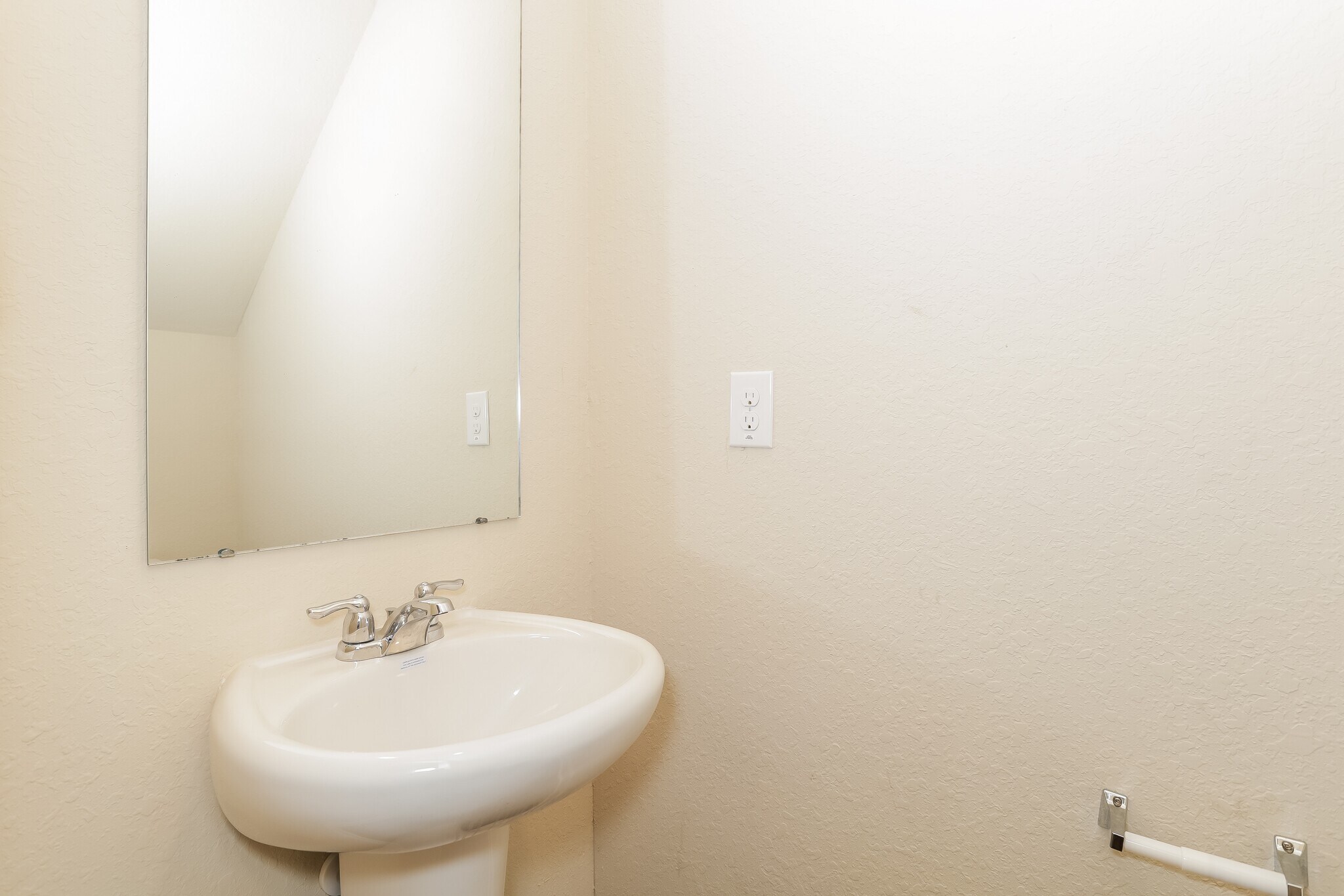 Building Photo - 402 Highwood Ln