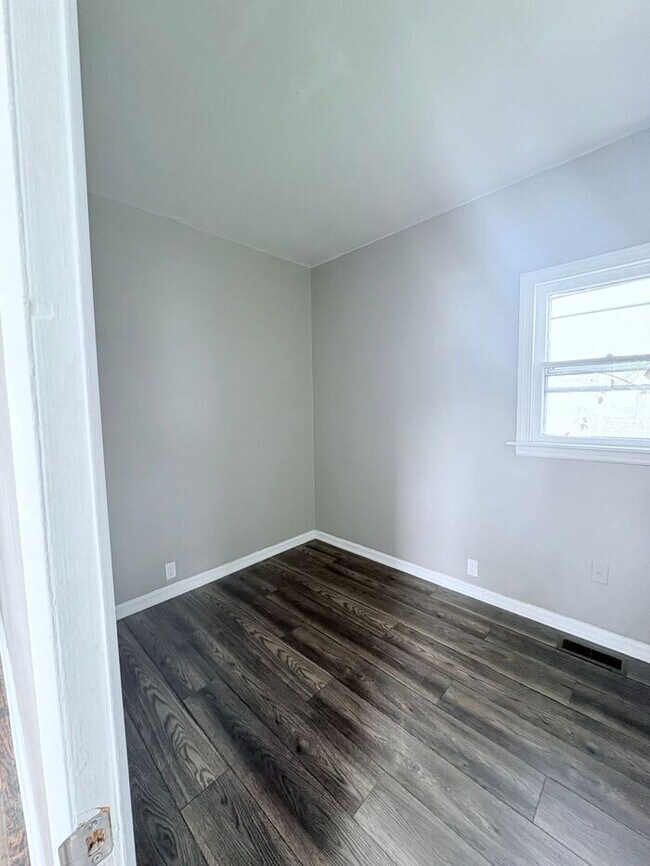 Building Photo - Charming 1 bed 1 baths in Columbus!