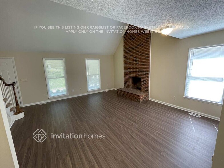 Building Photo - 2620 Woodcrest Dr SW