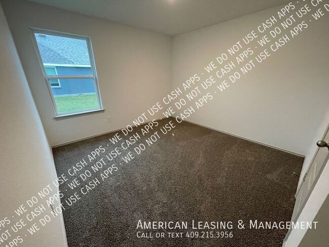 Building Photo - 1585 Holly Trails