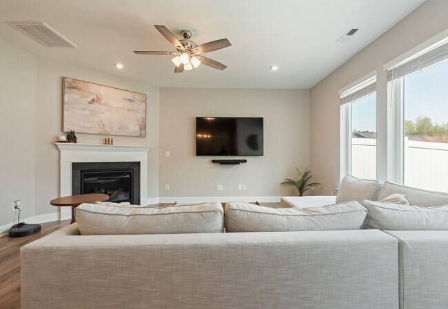 Building Photo - PARK FLEX STAYS - FULLY FURNISHED! Sunlit, Briar Chapel Retreat with Designer Finishes & Resort-S...