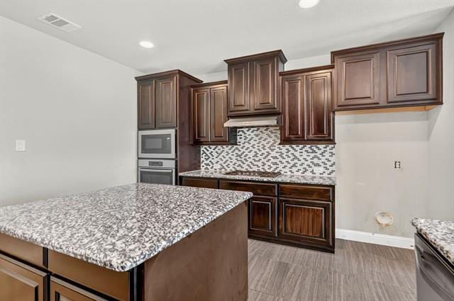 Building Photo - 1012 Summer Ln