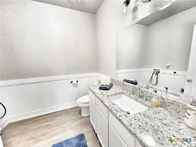 Building Photo - 223 Sapphire Dr