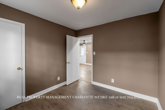 Building Photo - A Cozy Rock Hill Retreat Close to It All