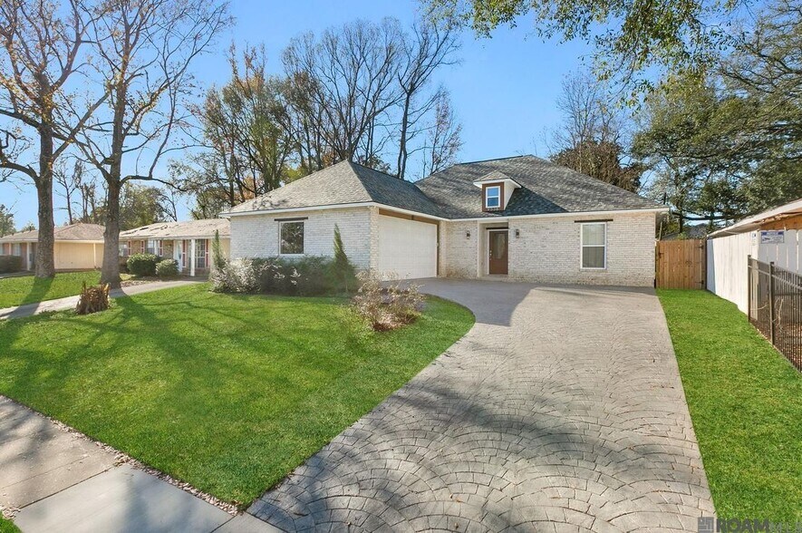 Building Photo - 9536 Avis Ave