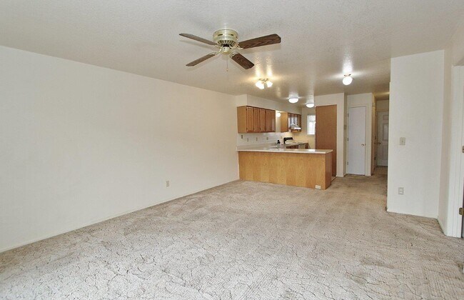 Building Photo - 639 N Moffatt Ave