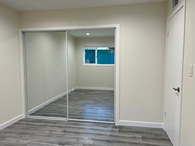 Building Photo - 6069 Lake Nadine Pl