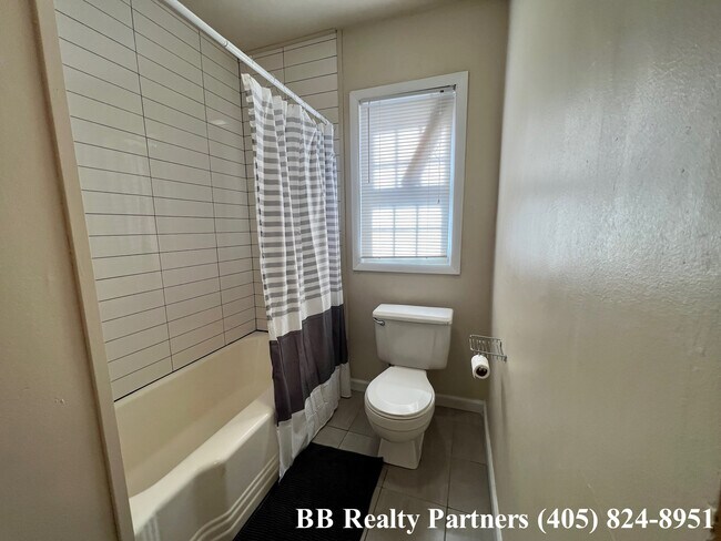 Building Photo - 312 S Florence Ave