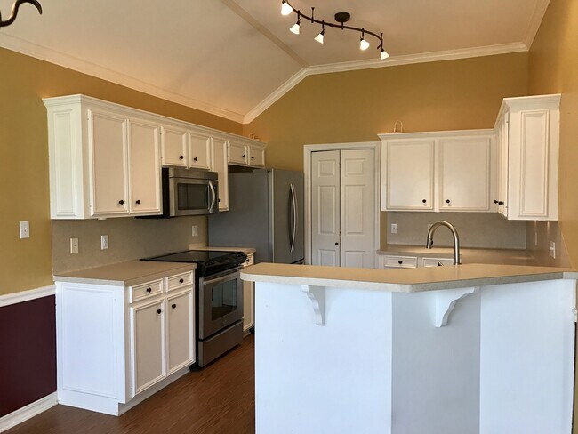 Building Photo - Beautiful home in Golden Meadows