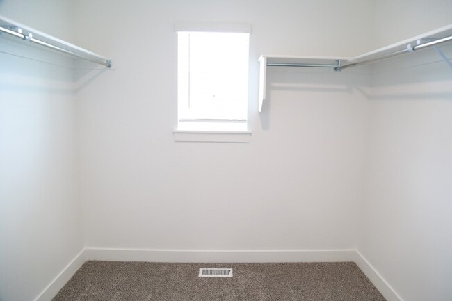 Building Photo - 181 E 550 N