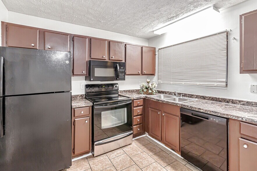 Building Photo - 3575 Oakvale Rd