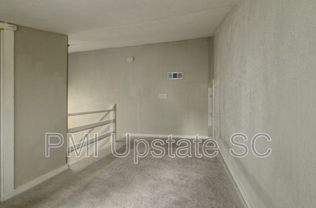 Building Photo - 181 N Fairview Ave