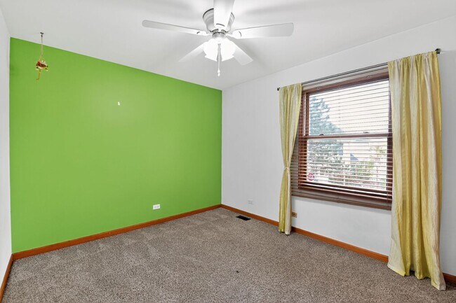 Building Photo - 1163 Shoreline Dr