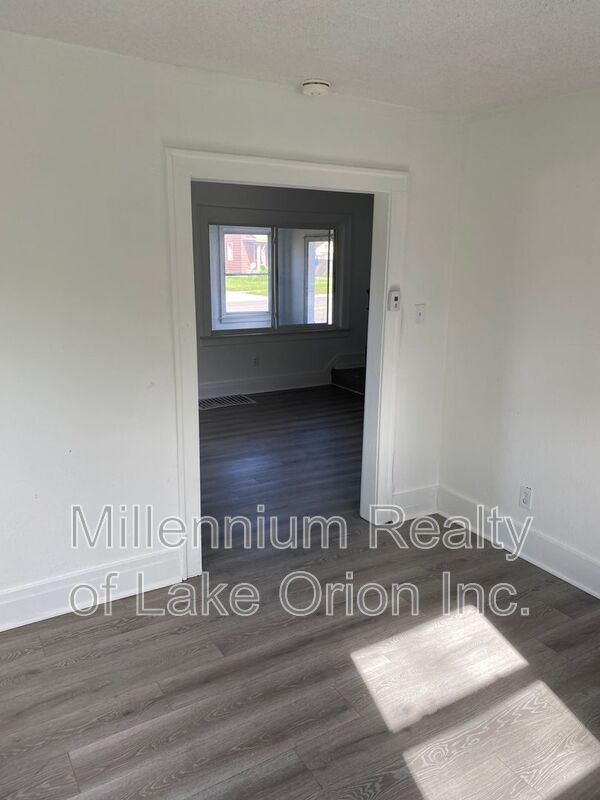 Building Photo - 638 Joslyn Ave