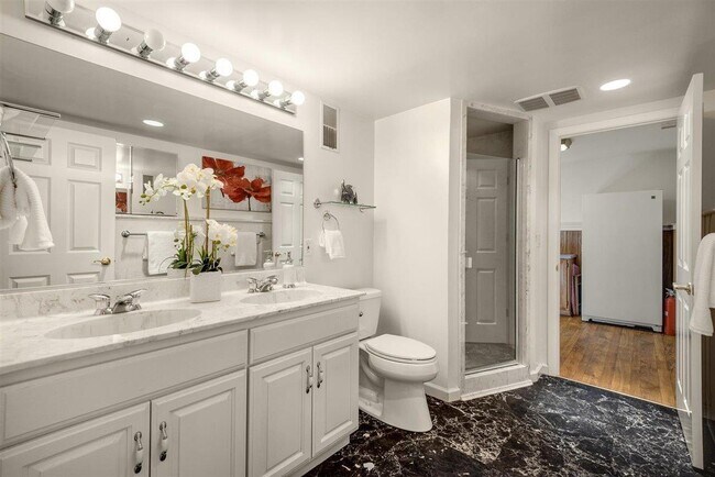 Building Photo - 3947 Via Milano