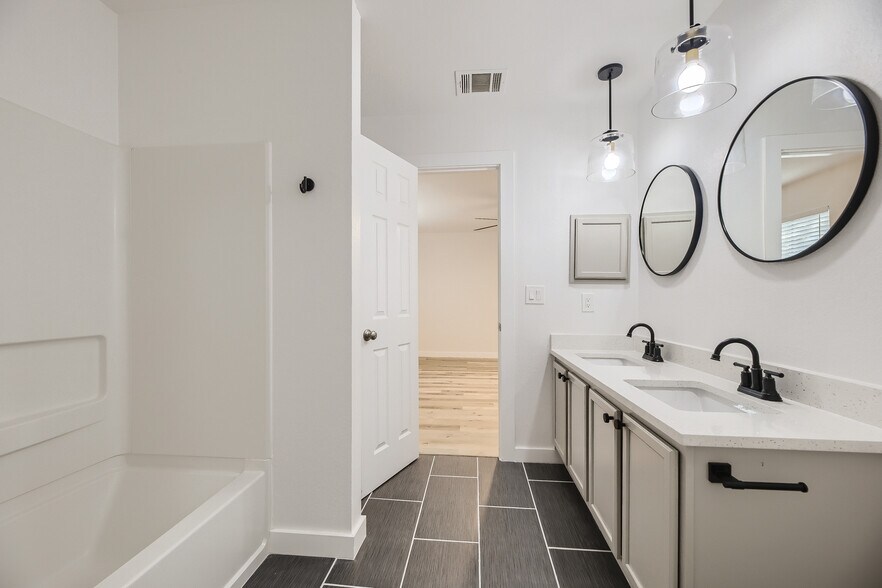 Building Photo - 1721 Poppy Seed Ln