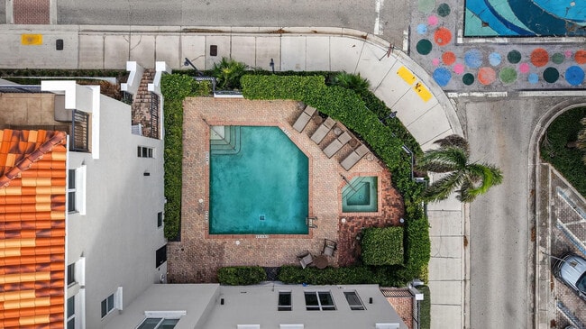 Building Photo - 508 N Birch Rd