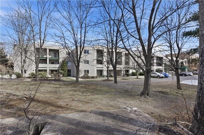 Building Photo - 31 Devereux Ave