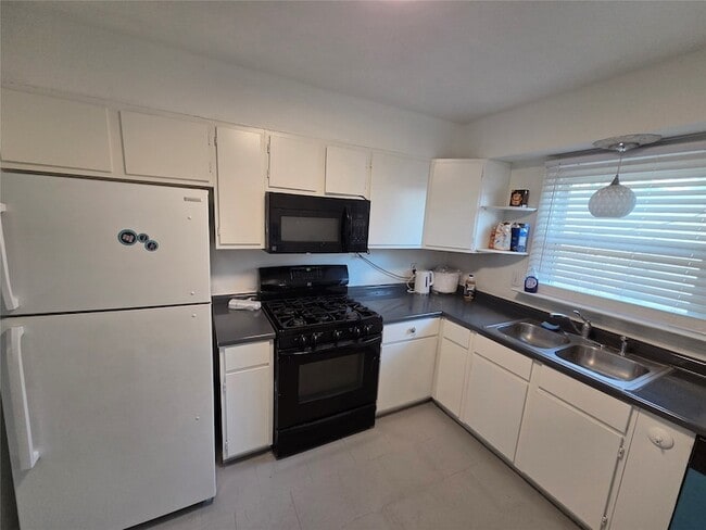 Building Photo - 2559 Valwood Pkwy