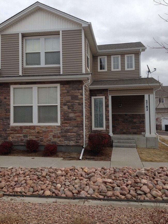 Building Photo - Gorgeous Pulte Townhome in Spring Creek