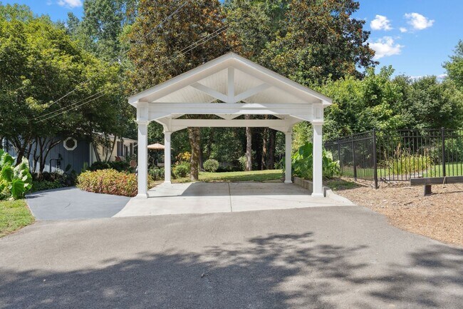 Building Photo - Gated versatile lifestyle property tucked into the heart of Tennessee’s most scenic countryside