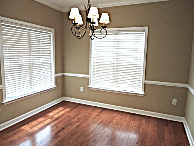 Building Photo - 3150 Glenshire Dr