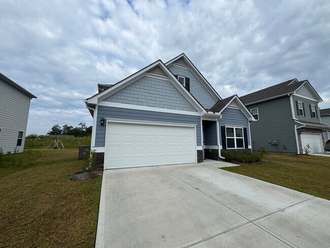Building Photo - Newer 3/2.5 House in Armuchee- $2,200