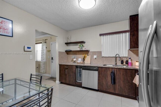 Building Photo - 2 bedroom in North Miami Beach FL 33179