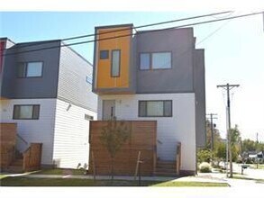 Building Photo - 3 Bedroom Modern Home w/ Excellent Location!