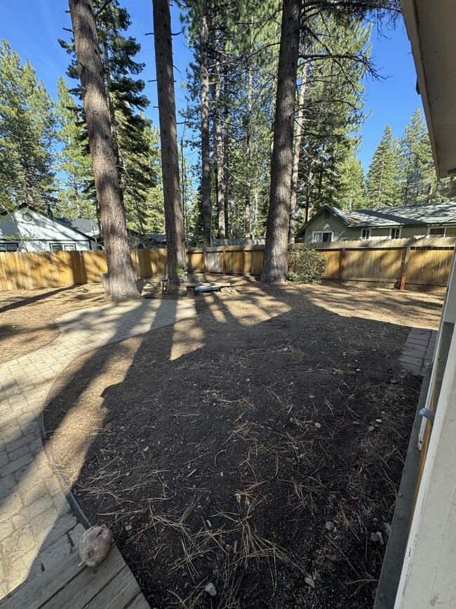 Building Photo - 829 Julie Ln