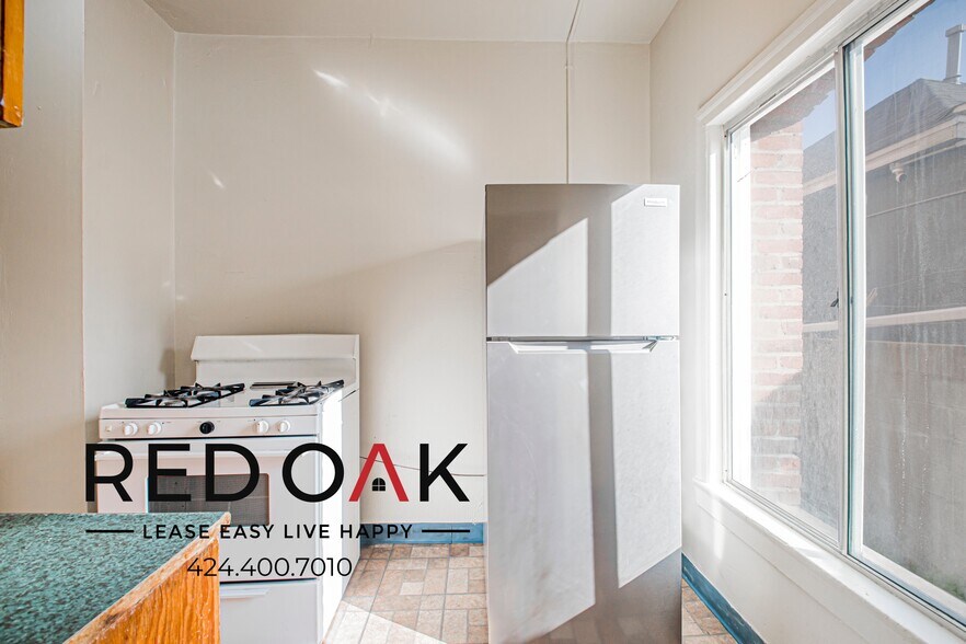 Building Photo - 1243 S Mariposa Ave