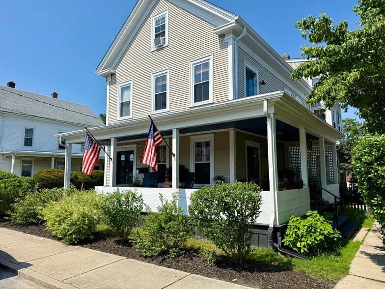 Primary Photo - 123 Court St
