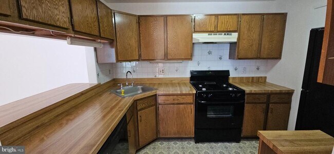 Building Photo - 2408 Adams Ct