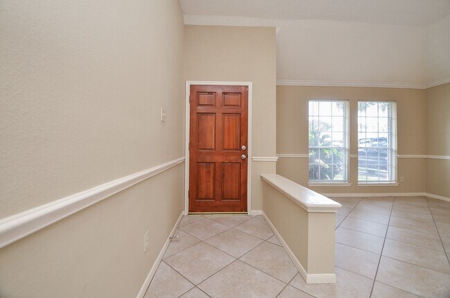 Building Photo - 20430 Drakewood Dr