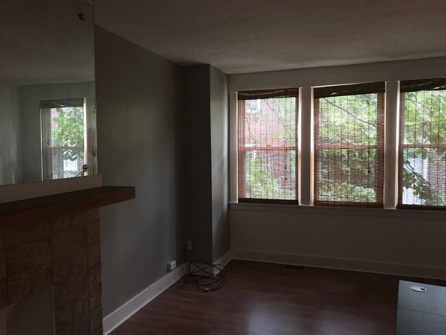 Building Photo - UPDATED SQUIRREL HILL HOUSE, AMAZING LOCATION AVAILABLE AUGUST!