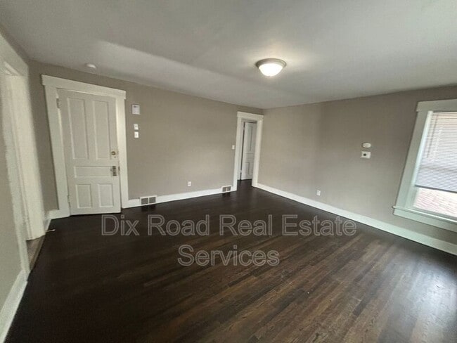 Building Photo - 335 Watervliet Ave