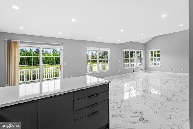 Building Photo - 98 Canal View Dr