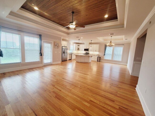 Building Photo - 2385 Sweet Valley Hts