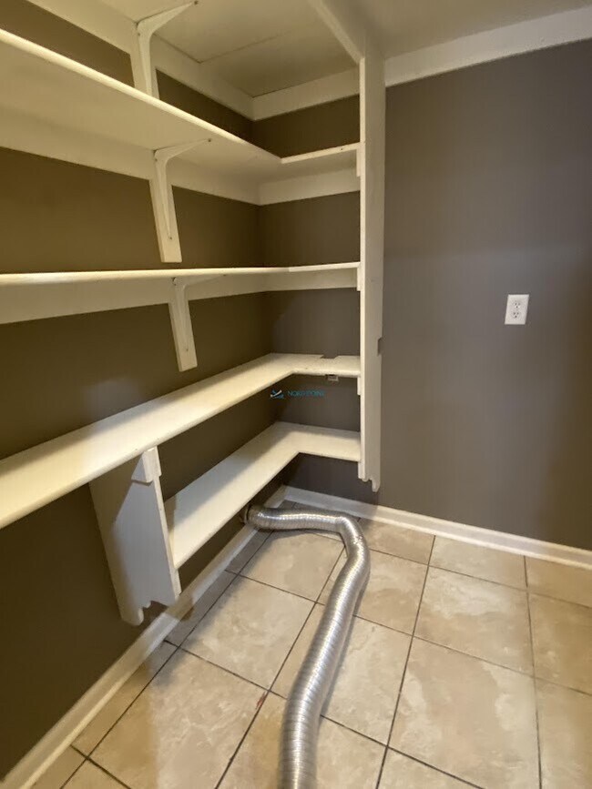 Building Photo - Charming 3 beds 2.5 bath in Kansas City!