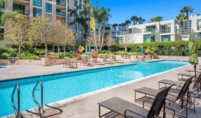 Building Photo - Newly updated features! 1 bedroom, 1.5 bat...