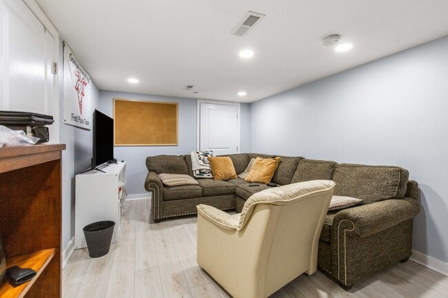 Building Photo - 32 Cameron Ave