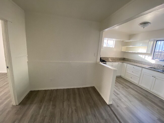 Building Photo - 725 S Osage Ave