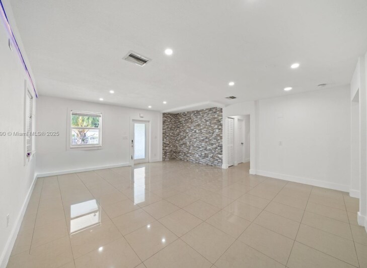 Building Photo - 845 NW 2nd St